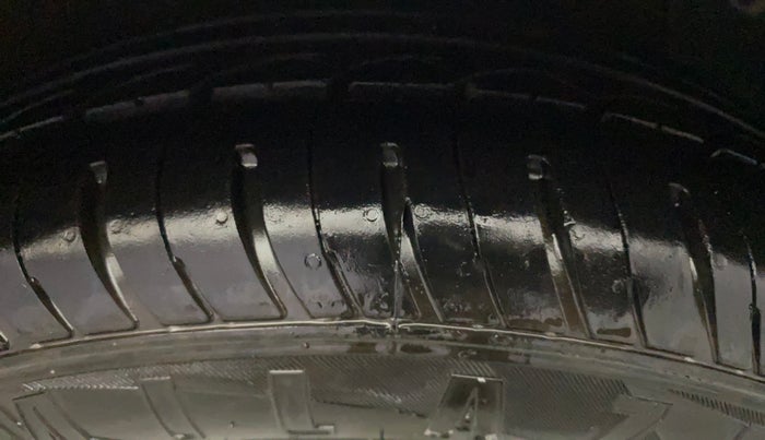 2017 Hyundai Grand i10 SPORTZ (O) 1.2 KAPPA VTVT, Petrol, Manual, 65,818 km, Right Front Tyre Tread