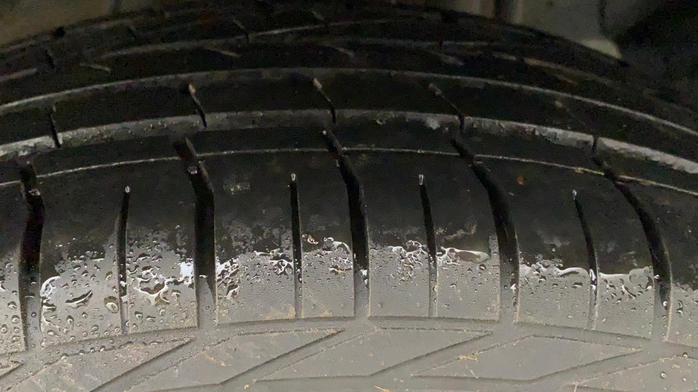 2022 Tata NEXON XZA PLUS (PREMIUM) KAZIRANGA PETROL, Petrol, Automatic, 17,436 km, Left Rear Tyre Tread