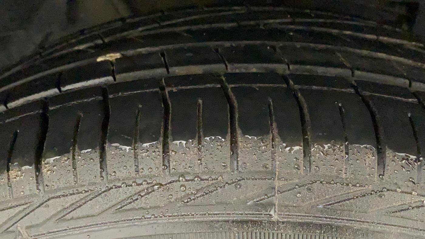 2022 Tata NEXON XZA PLUS (PREMIUM) KAZIRANGA PETROL, Petrol, Automatic, 17,436 km, Right Front Tyre Tread