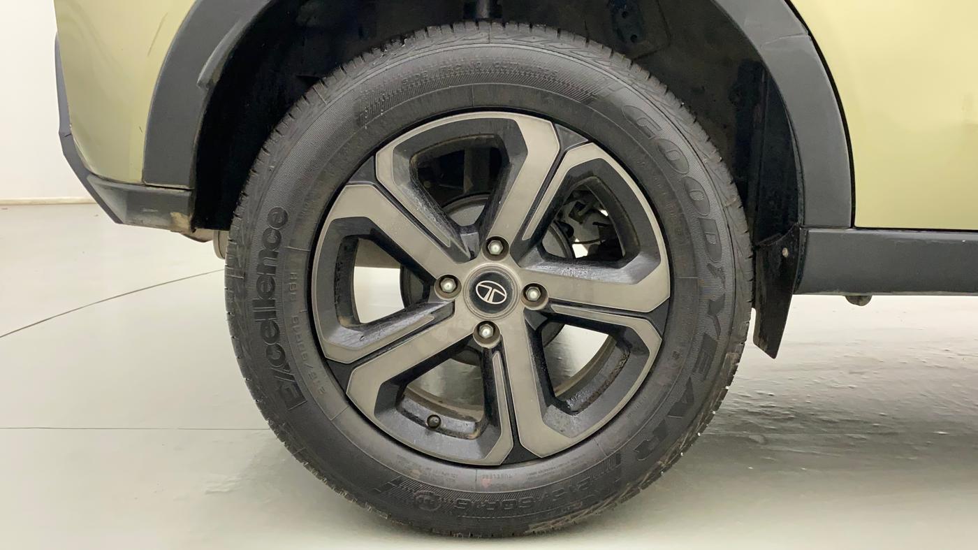 2022 Tata NEXON XZA PLUS (PREMIUM) KAZIRANGA PETROL, Petrol, Automatic, 17,436 km, Right Rear Wheel
