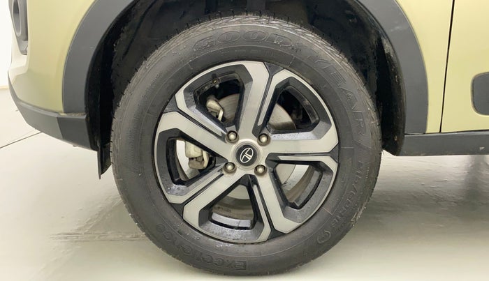 2022 Tata NEXON XZA PLUS (PREMIUM) KAZIRANGA PETROL, Petrol, Automatic, 17,436 km, Left Front Wheel