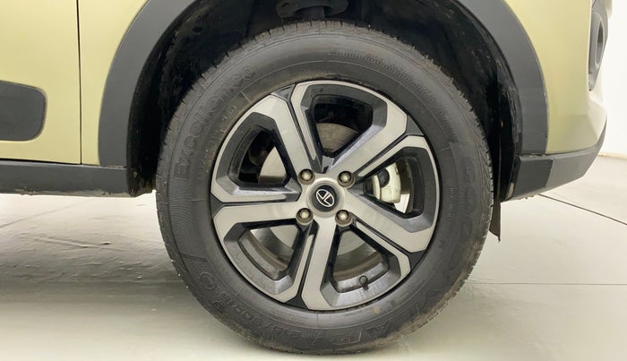 2022 Tata NEXON XZA PLUS (PREMIUM) KAZIRANGA PETROL, Petrol, Automatic, 17,436 km, Right Front Wheel