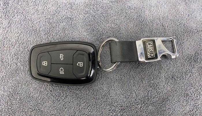 2022 Tata NEXON XZA PLUS (PREMIUM) KAZIRANGA PETROL, Petrol, Automatic, 17,436 km, Key Close Up