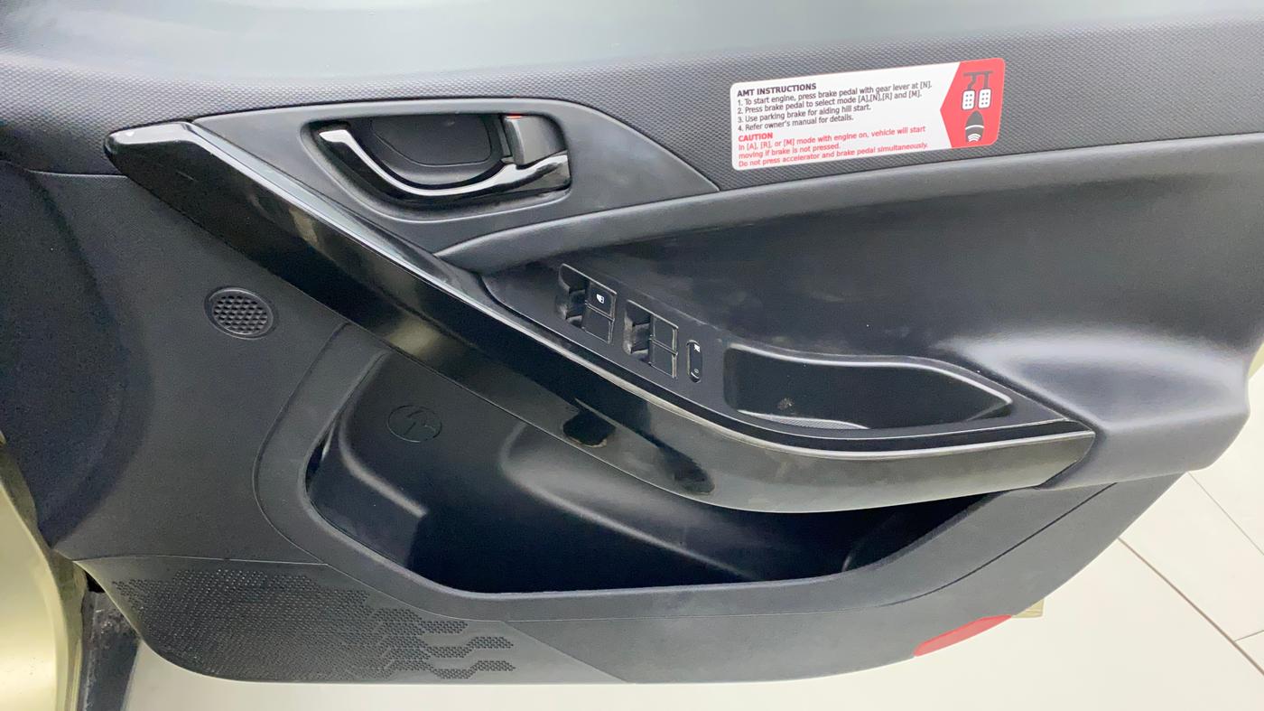 2022 Tata NEXON XZA PLUS (PREMIUM) KAZIRANGA PETROL, Petrol, Automatic, 17,436 km, Driver Side Door Panels Control