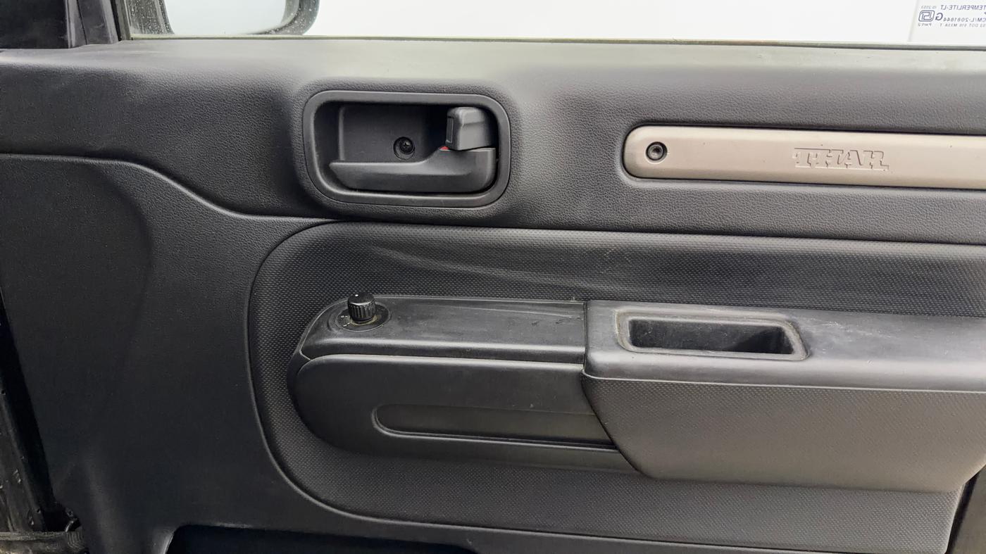 2021 Mahindra Thar LX PETROL HT 4WD AT, Petrol, Automatic, 80,146 km, Driver Side Door Panels Control