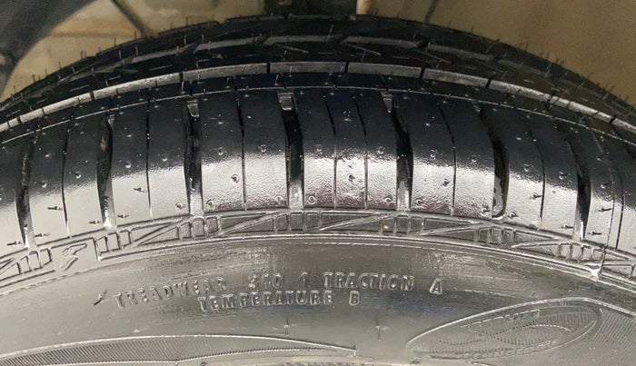 2017 Maruti Dzire ZDI Plus AMT, Diesel, Automatic, 70,226 km, Left Front Tyre Tread