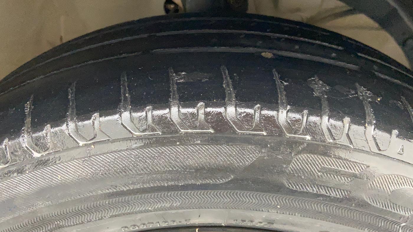 2017 Maruti Dzire ZDI Plus AMT, Diesel, Automatic, 70,226 km, Right Front Tyre Tread