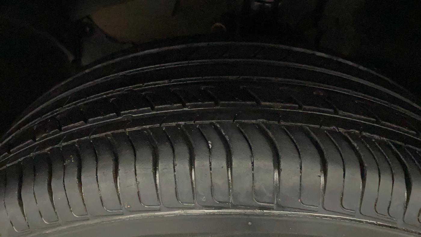 2019 Renault Duster 85 PS RXS MT DIESEL, Diesel, Manual, 88,828 km, Left Front Tyre Tread