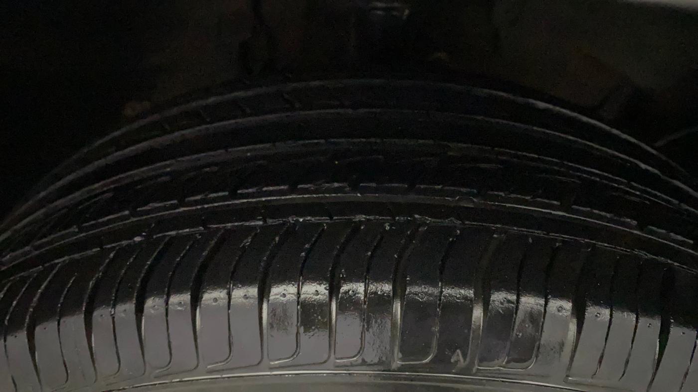 2019 Renault Duster 85 PS RXS MT DIESEL, Diesel, Manual, 88,828 km, Right Front Tyre Tread