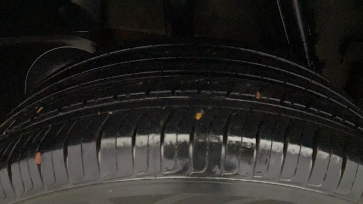 2019 Renault Duster 85 PS RXS MT DIESEL, Diesel, Manual, 88,828 km, Right Rear Tyre Tread