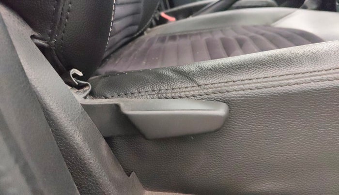 2021 Renault Duster RXZ 1.3 TURBO PETROL CVT, Petrol, Automatic, 55,498 km, Driver Side Adjustment Panel