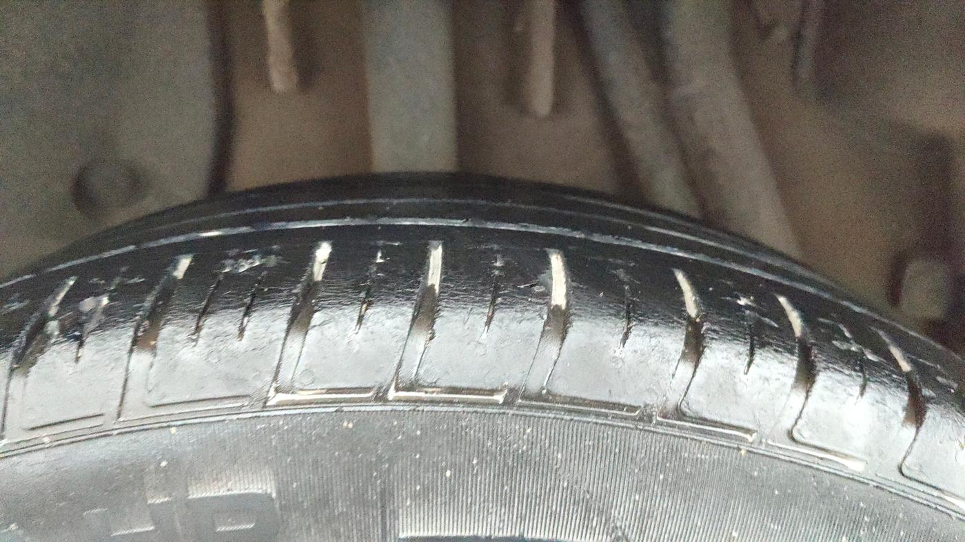 2021 Renault Duster RXZ 1.3 TURBO PETROL CVT, Petrol, Automatic, 55,498 km, Right Rear Tyre Tread
