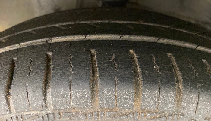 2010 Hyundai i10 MAGNA 1.2 KAPPA2, Petrol, Manual, 76,653 km, Left Front Tyre Tread