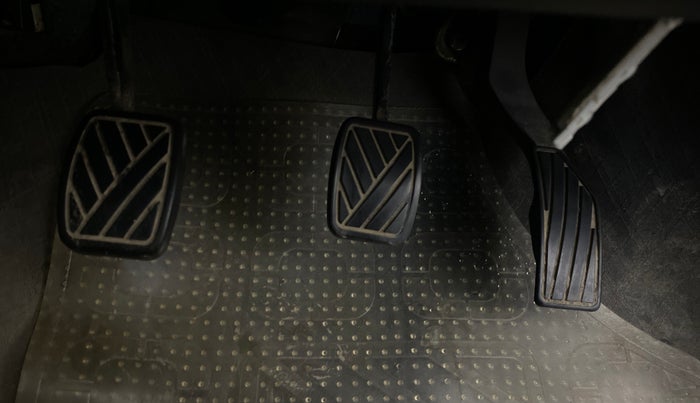 2014 Maruti Swift VXI, Petrol, Manual, 48,783 km, Pedals