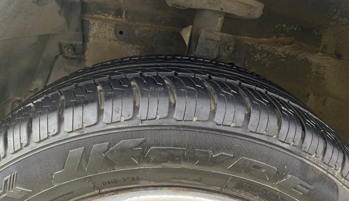 2014 Maruti Swift VXI, Petrol, Manual, 48,783 km, Left Front Tyre Tread