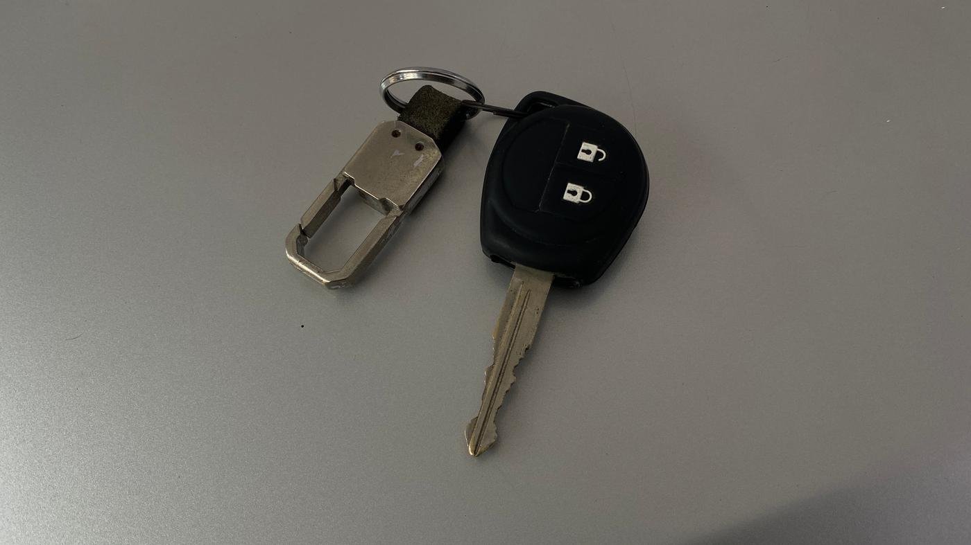 2014 Maruti Swift VXI, Petrol, Manual, 48,783 km, Key Close Up