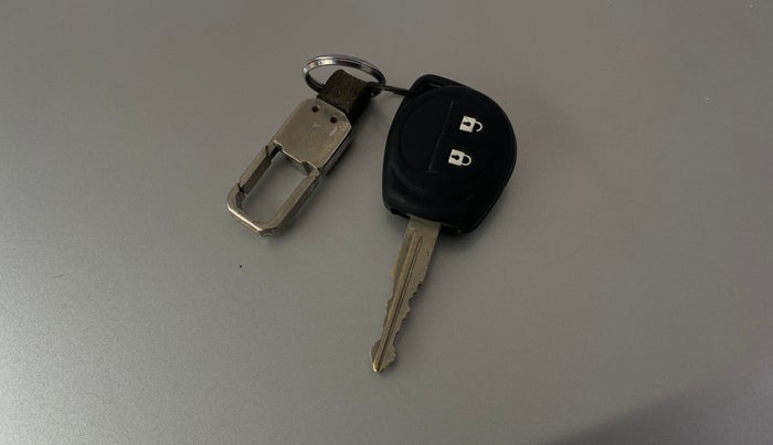 2014 Maruti Swift VXI, Petrol, Manual, 48,783 km, Key Close Up