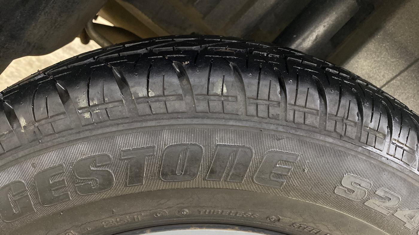 2014 Maruti Swift VXI, Petrol, Manual, 48,783 km, Right Rear Tyre Tread