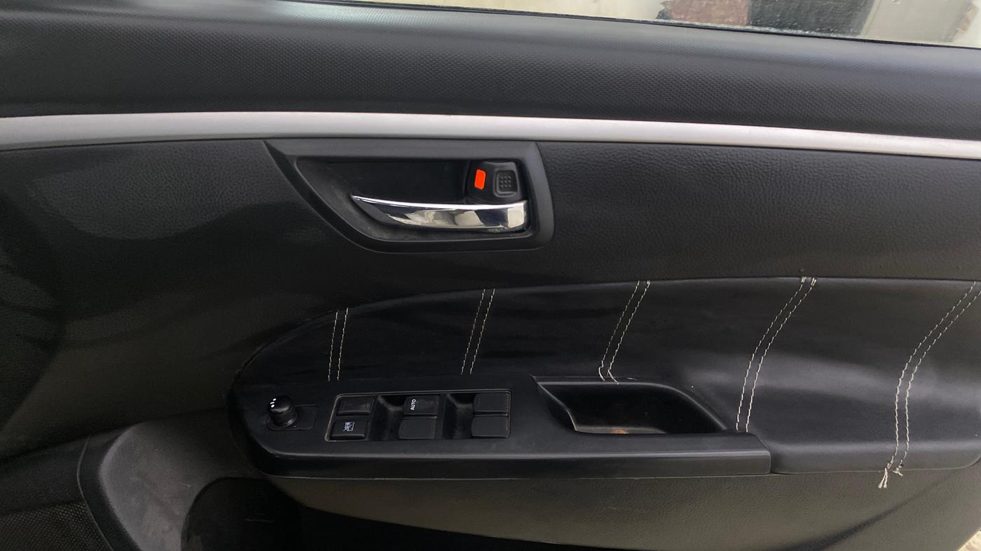 2014 Maruti Swift VXI, Petrol, Manual, 48,783 km, Driver Side Door Panels Control