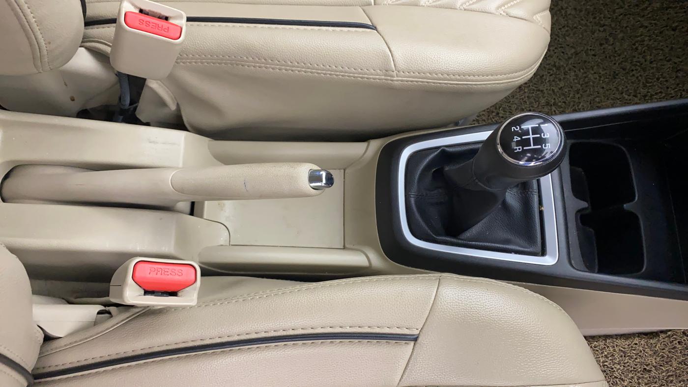 2024 Maruti Dzire VXI, Petrol, Manual, 13,221 km, Gear Lever