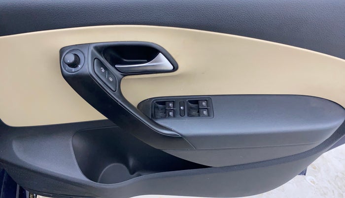 2015 Volkswagen Polo HIGHLINE1.2L, Petrol, Manual, 87,719 km, Driver Side Door Panels Control