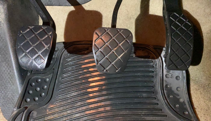 2015 Volkswagen Polo HIGHLINE1.2L, Petrol, Manual, 87,719 km, Pedals