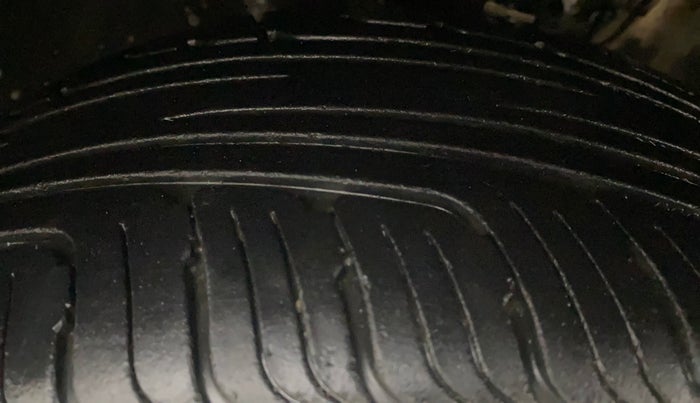 2015 Volkswagen Polo HIGHLINE1.2L, Petrol, Manual, 87,719 km, Left Front Tyre Tread