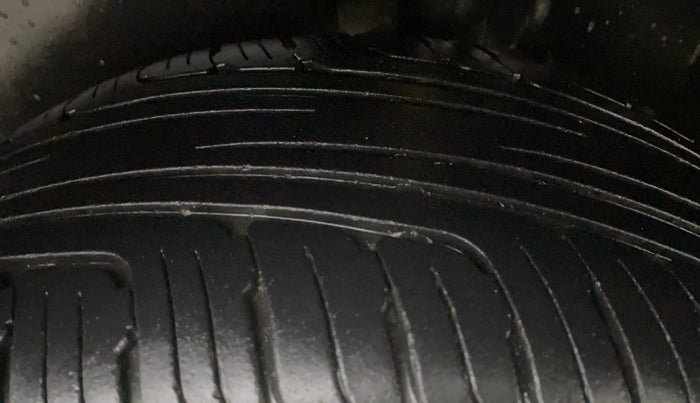 2015 Volkswagen Polo HIGHLINE1.2L, Petrol, Manual, 87,719 km, Left Rear Tyre Tread