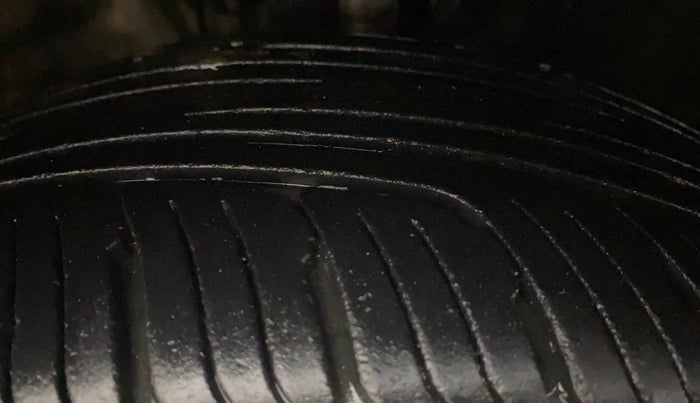 2015 Volkswagen Polo HIGHLINE1.2L, Petrol, Manual, 87,719 km, Right Front Tyre Tread