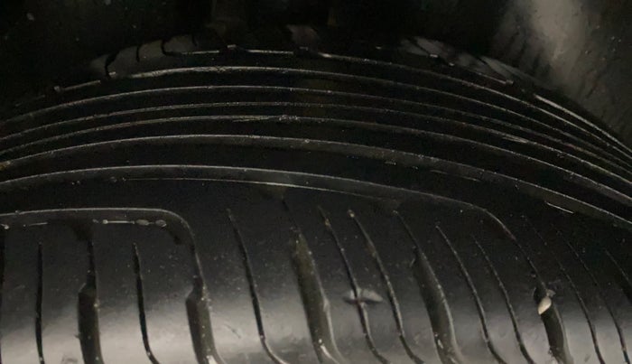 2015 Volkswagen Polo HIGHLINE1.2L, Petrol, Manual, 87,719 km, Right Rear Tyre Tread