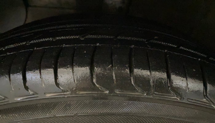 2021 Hyundai GRAND I10 NIOS SPORTZ 1.2 KAPPA VTVT CNG, CNG, Manual, 98,327 km, Left Front Tyre Tread