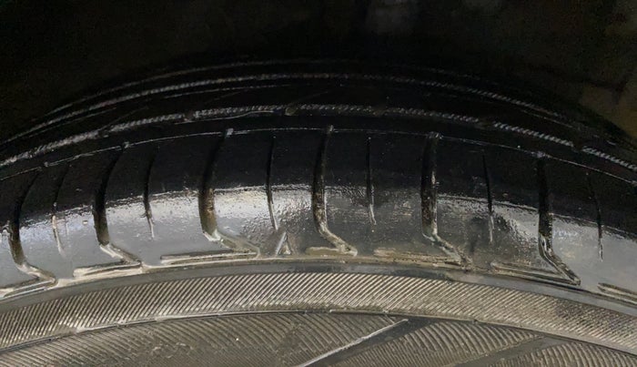 2021 Hyundai GRAND I10 NIOS SPORTZ 1.2 KAPPA VTVT CNG, CNG, Manual, 98,327 km, Right Front Tyre Tread