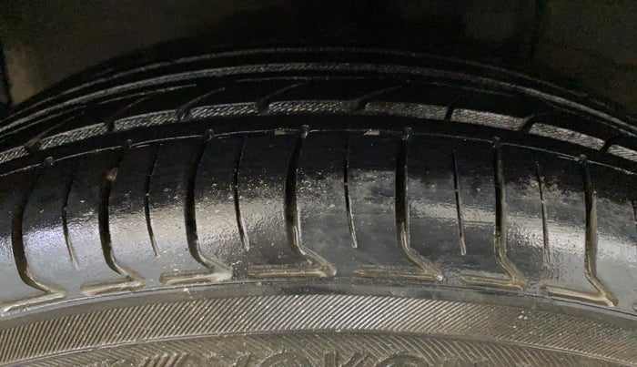 2021 Hyundai GRAND I10 NIOS SPORTZ 1.2 KAPPA VTVT CNG, CNG, Manual, 98,327 km, Right Rear Tyre Tread