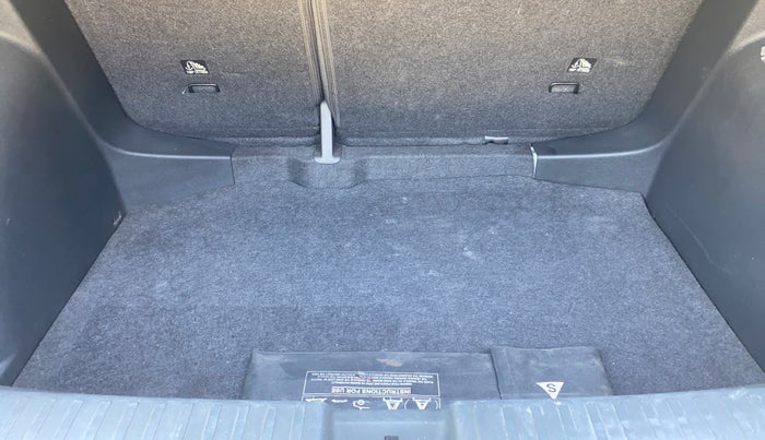 2022 Volkswagen TAIGUN HIGHLINE 1.0 TSI MT, Petrol, Manual, 28,538 km, Boot Inside