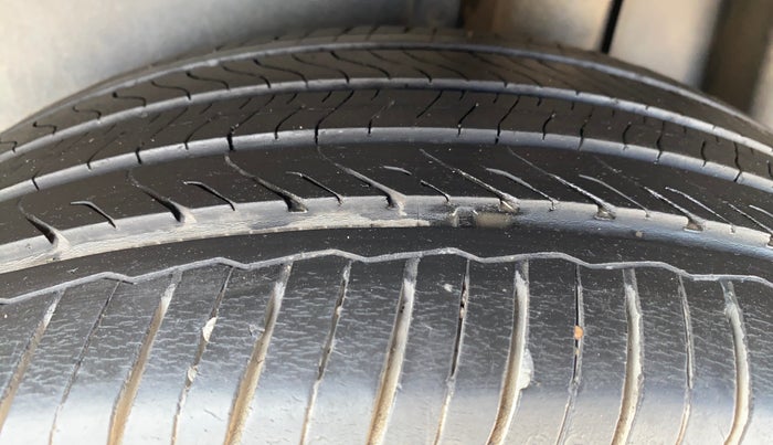 2022 Volkswagen TAIGUN HIGHLINE 1.0 TSI MT, Petrol, Manual, 28,538 km, Left Rear Tyre Tread