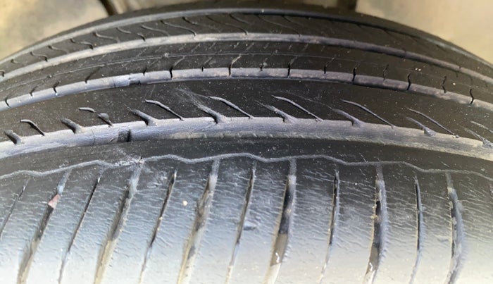 2022 Volkswagen TAIGUN HIGHLINE 1.0 TSI MT, Petrol, Manual, 28,538 km, Right Front Tyre Tread