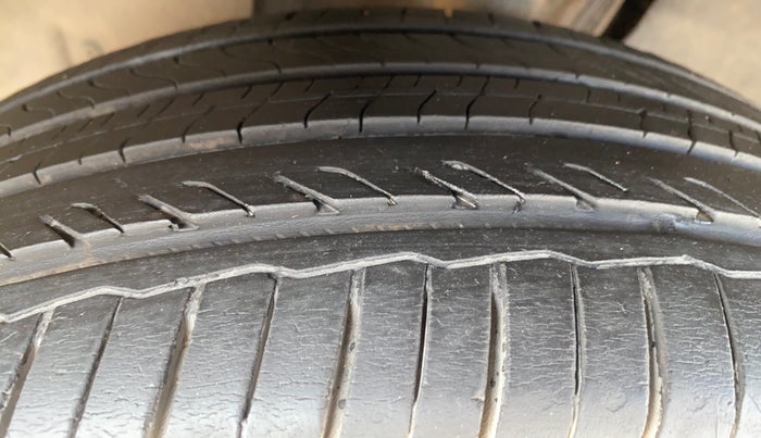 2022 Volkswagen TAIGUN HIGHLINE 1.0 TSI MT, Petrol, Manual, 28,538 km, Left Front Tyre Tread