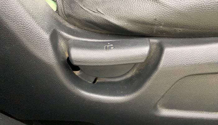 2019 Hyundai Elite i20 MAGNA PLUS 1.2, Petrol, Manual, 84,504 km, Driver Side Adjustment Panel