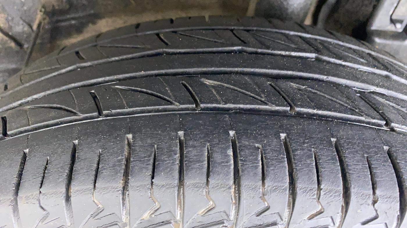 2011 Toyota Etios Liva V SP, Petrol, Manual, 57,603 km, Left Rear Tyre Tread