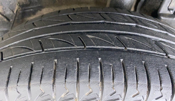 2011 Toyota Etios Liva V SP, Petrol, Manual, 57,603 km, Left Rear Tyre Tread