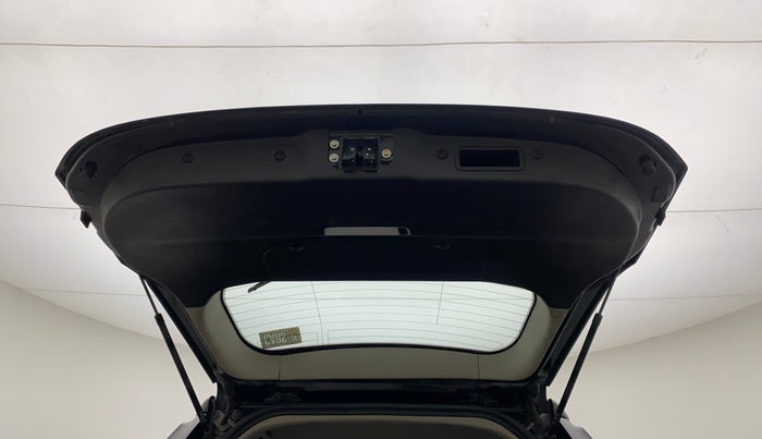 2020 Mahindra XUV500 W11 AT, Diesel, Automatic, 62,948 km, Boot Door Open