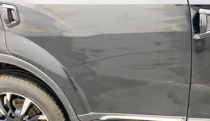 2020 Mahindra XUV500 W11 AT, Diesel, Automatic, 62,948 km, Right rear door - Minor scratches