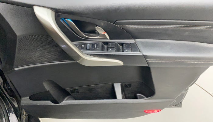 2020 Mahindra XUV500 W11 AT, Diesel, Automatic, 62,948 km, Driver Side Door Panels Control