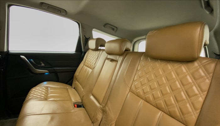 2020 Mahindra XUV500 W11 AT, Diesel, Automatic, 62,948 km, Right Side Rear Door Cabin