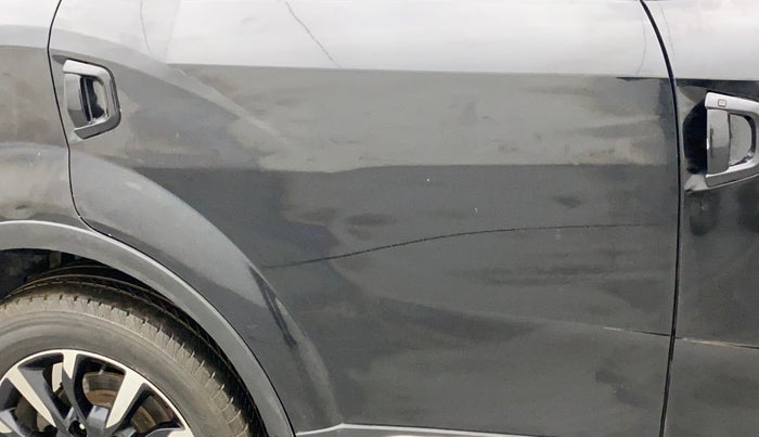 2020 Mahindra XUV500 W11 AT, Diesel, Automatic, 62,948 km, Right rear door - Slightly dented