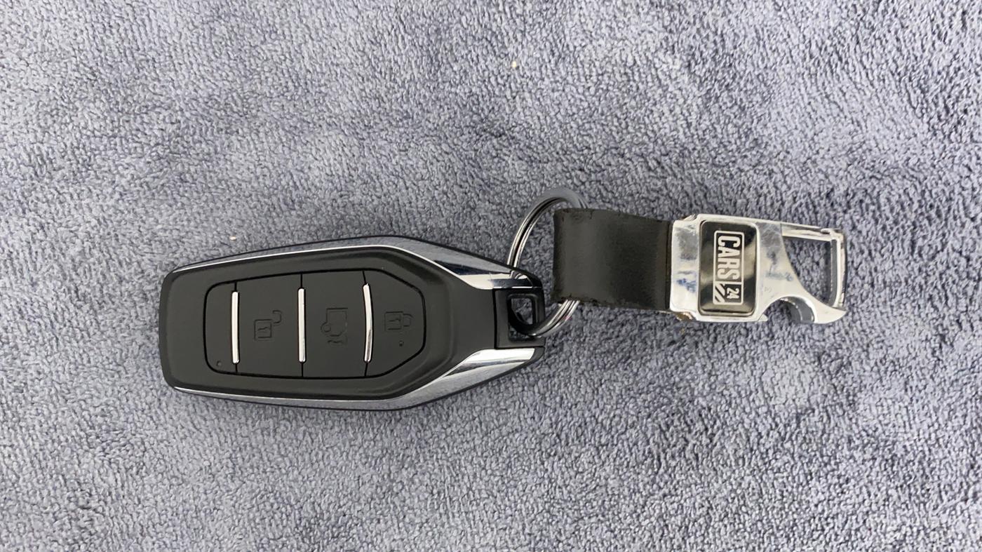 2020 Mahindra XUV500 W11 AT, Diesel, Automatic, 62,948 km, Key Close Up