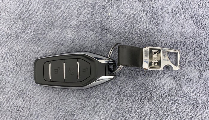 2020 Mahindra XUV500 W11 AT, Diesel, Automatic, 62,948 km, Key Close Up