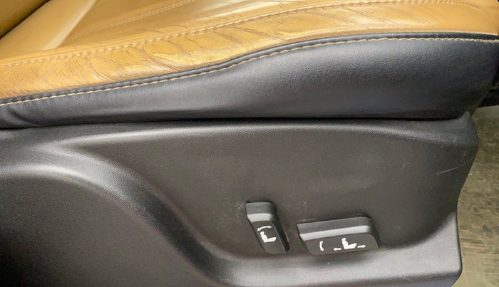 2020 Mahindra XUV500 W11 AT, Diesel, Automatic, 62,948 km, Driver Side Adjustment Panel