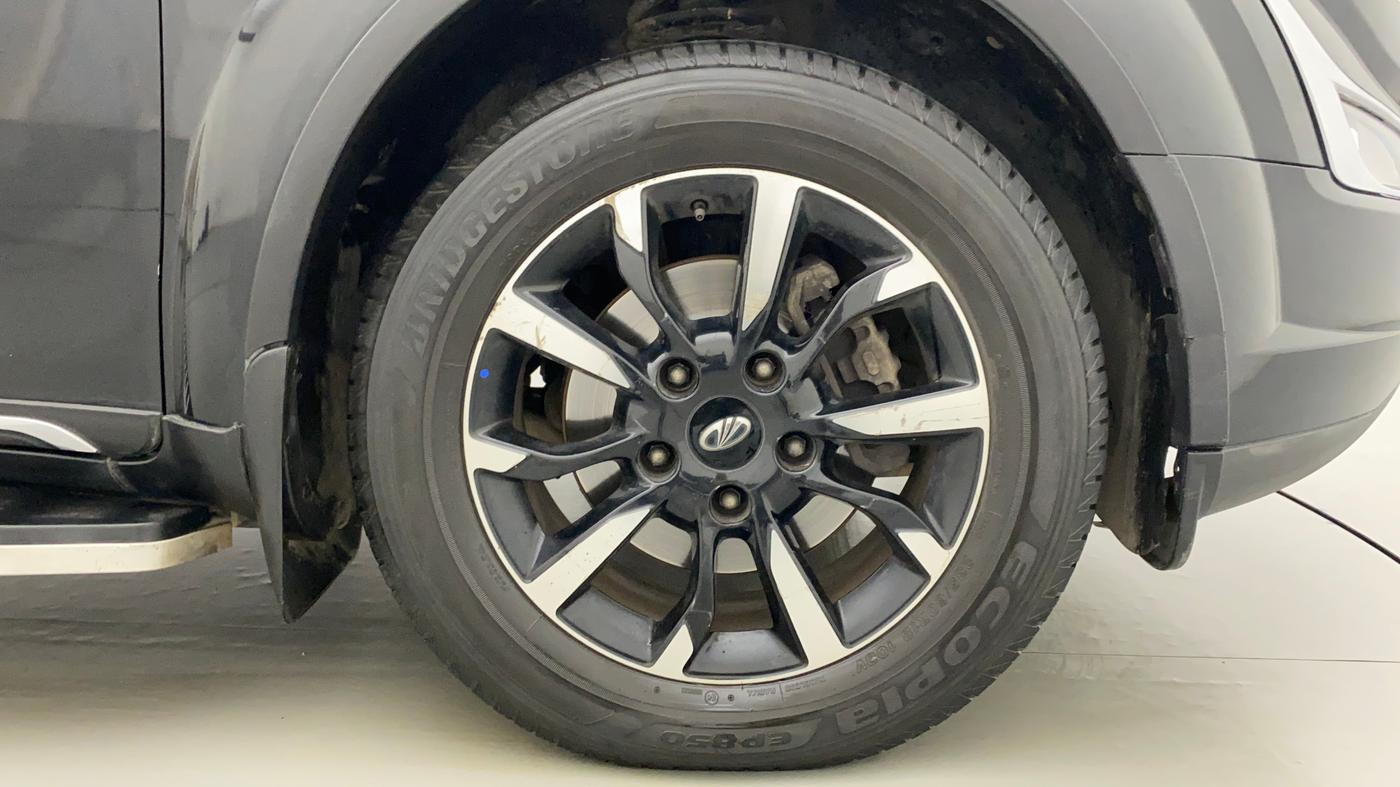 2020 Mahindra XUV500 W11 AT, Diesel, Automatic, 62,948 km, Right Front Wheel