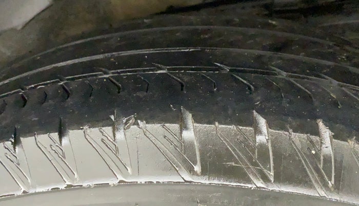 2020 Mahindra XUV500 W11 AT, Diesel, Automatic, 62,948 km, Left Rear Tyre Tread